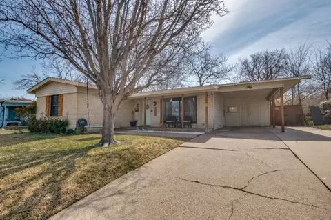 2206 Cloverdale St, Arlington, TX 76010