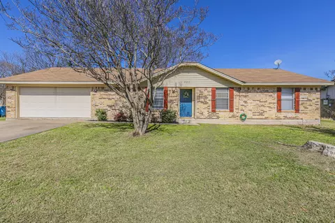 332 Lindenwood Ln S, Hewitt, TX 76643