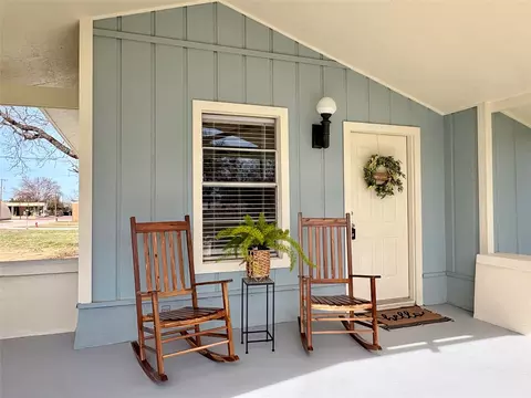 300 E Plummer St, Eastland, TX 76448