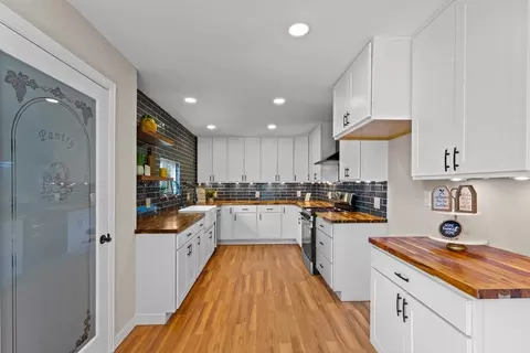 Kitchen - 405 E 9th St, Kemp, TX 75143 photo 3 of 4