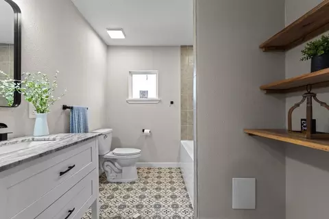 Bath - 405 E 9th St, Kemp, TX 75143 photo 1 of 4