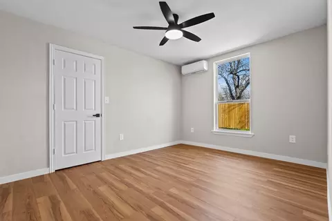 Bedroom - 405 E 9th St, Kemp, TX 75143 photo 1 of 3