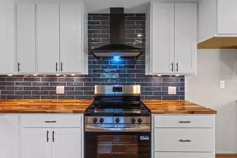 Kitchen - 405 E 9th St, Kemp, TX 75143 photo 2 of 4