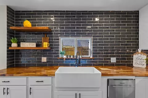 Kitchen - 405 E 9th St, Kemp, TX 75143 photo 1 of 4