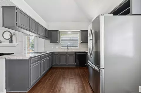 Kitchen - 3446 Spring Willow Dr, Grapevine, TX 76051 photo 4 of 4
