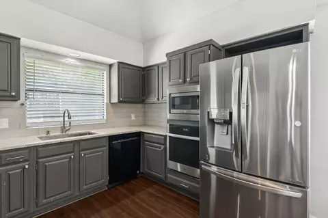Kitchen - 3446 Spring Willow Dr, Grapevine, TX 76051 photo 3 of 4