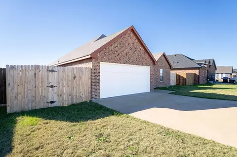 Exterior - 1020 Springview Ln, Mabank, TX 75147 photo 3 of 4