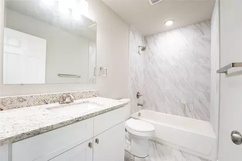 Bath - 1020 Springview Ln, Mabank, TX 75147 photo 3 of 3