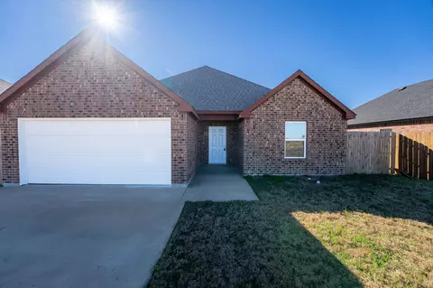 Exterior - 1020 Springview Ln, Mabank, TX 75147 photo 2 of 4