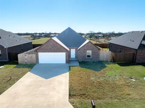 1020 Springview Ln, Mabank, TX 75147