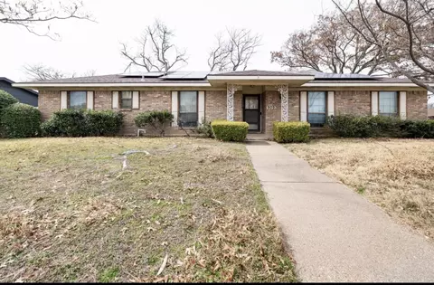 909 Bradfield Dr, Garland, TX 75042