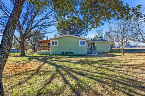 1050 Stadium Dr, Joshua, TX 76058