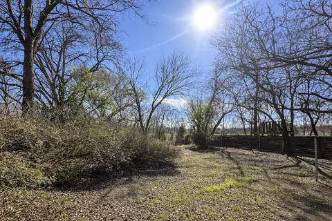 Exterior - 809 Crescent St, Denton, TX 76201 photo 5 of 6