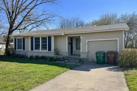 Exterior - 809 Crescent St, Denton, TX 76201 photo 2 of 6