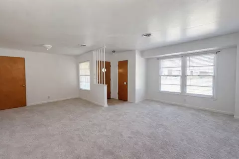 Living - 809 Crescent St, Denton, TX 76201 photo 1 of 4