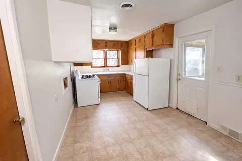 Kitchen - 809 Crescent St, Denton, TX 76201 photo 2 of 2