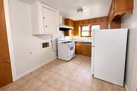 Kitchen - 809 Crescent St, Denton, TX 76201 photo 1 of 2