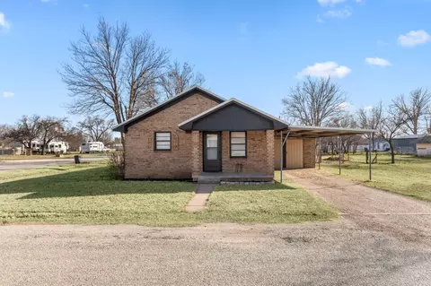 201 W Belknap St, Seymour, TX 76380
