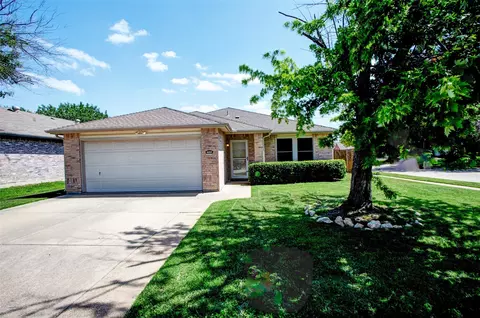 5617 Wiltshire Dr, Fort Worth, TX 76135
