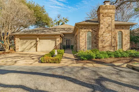 6100 Plum Valley Pl, Fort Worth, TX 76116