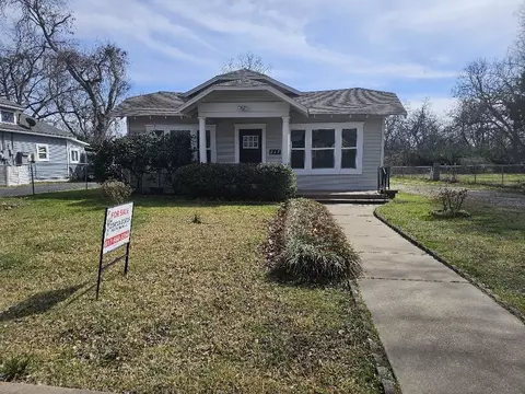 217 W Heard St, Cleburne, TX 76033