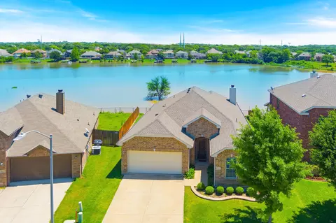 5541 Grenada Dr, Fort Worth, TX 76119