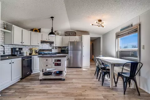 212 Farmhouse Rd, Springtown, TX 76082