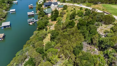 125 Broadmoor Ct, Graford, TX 76449