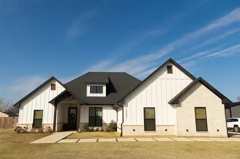 12432 Maplewood Dr, Lindale, TX 75771