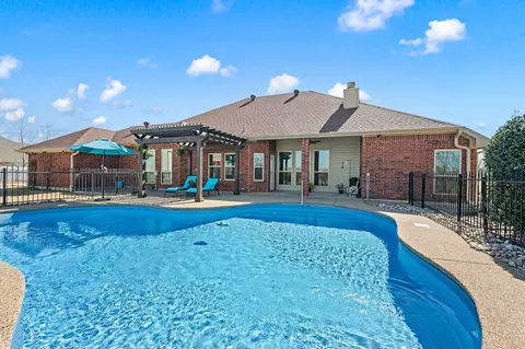 2825 Aston Meadows Dr, Haslet, TX 76052