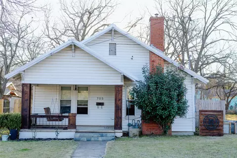 705 S Jackson St, Mcgregor, TX 76657