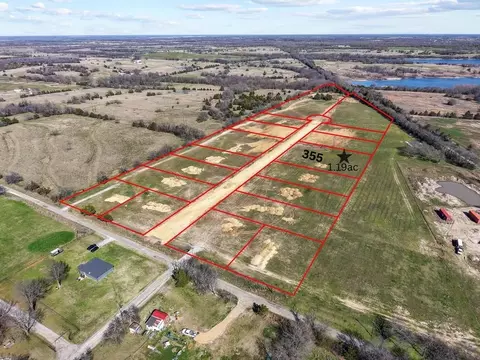 355 Roundtree Cir, Wolfe City, TX 75496