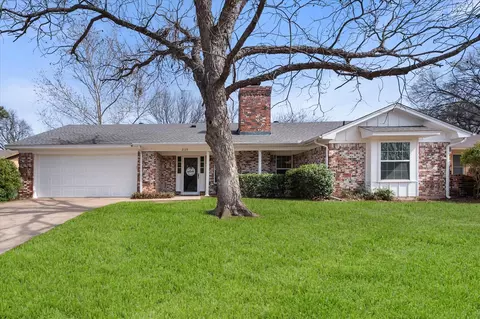 2125 Valleydale Dr, Arlington, TX 76013