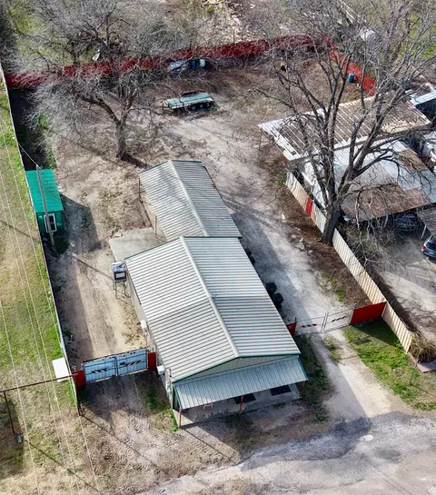 313 E 9th St, Clifton, TX 76634