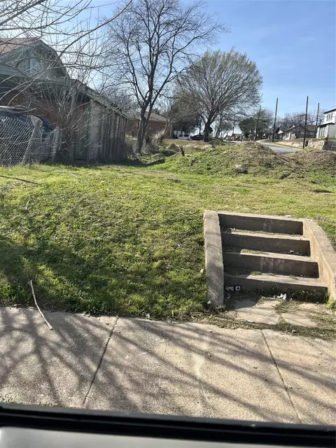 1735 E Waco Ave, Dallas, TX 75216