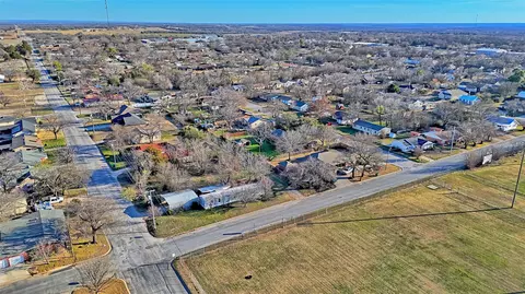 600 E Nelson St, Bowie, TX 76230
