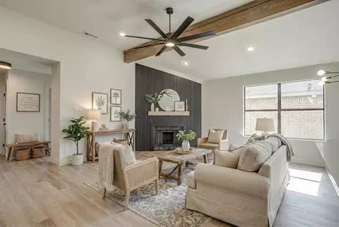 Living - 5408 Lilac Dr, Arlington, TX 76018 photo 3 of 6
