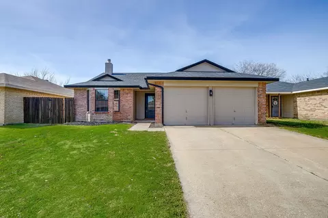 Exterior - 5408 Lilac Dr, Arlington, TX 76018 photo 3 of 9
