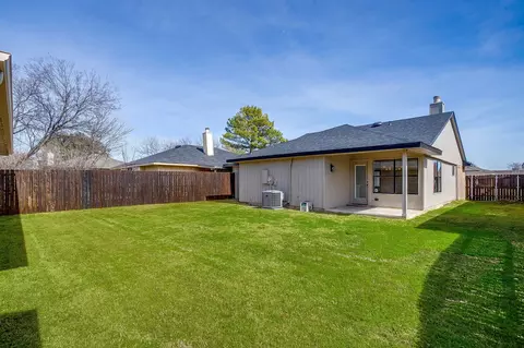Exterior - 5408 Lilac Dr, Arlington, TX 76018 photo 9 of 9