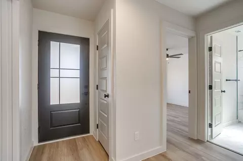 Entry Way - 5408 Lilac Dr, Arlington, TX 76018 photo 2 of 2