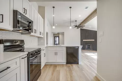 Kitchen - 5408 Lilac Dr, Arlington, TX 76018 photo 4 of 5