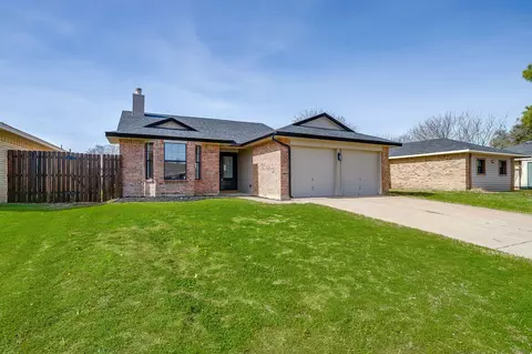 5408 Lilac Dr, Arlington, TX 76018
