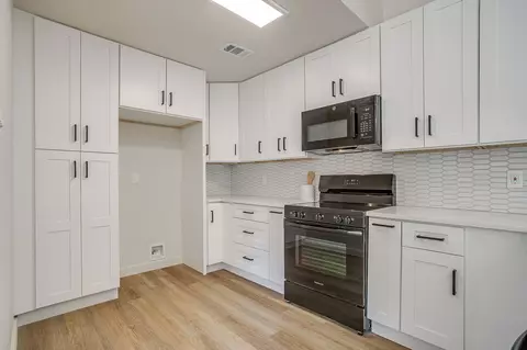 Kitchen - 5408 Lilac Dr, Arlington, TX 76018 photo 5 of 5