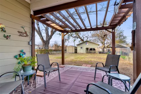 Exterior - 201 E Walker St, Denison, TX 75021 photo 4 of 4