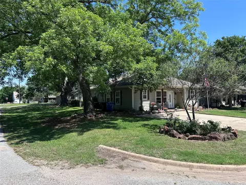 Exterior - 201 E Walker St, Denison, TX 75021 photo 2 of 4