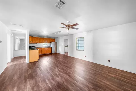 Living - 508 Smith St, Como, TX 75431 photo 2 of 4