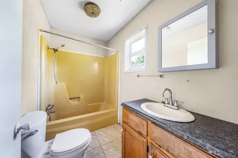 Bath - 508 Smith St, Como, TX 75431 photo 2 of 2
