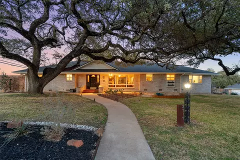 2717 Wooded Acres Dr, Waco, TX 76710