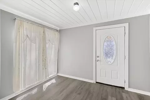 Entry Way - 104 E 6th St, Irving, TX 75060 photo 2 of 2
