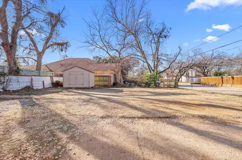 Exterior - 104 E 6th St, Irving, TX 75060 photo 3 of 3